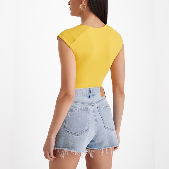 Body Contour High Compression Scoop Neck Cap Sleeve Bodysuit - Picture 2 of 5